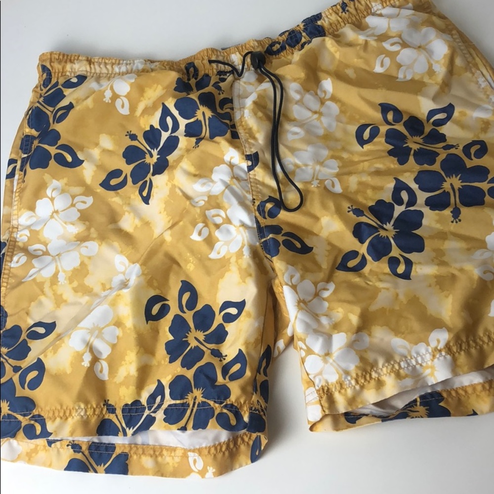 Men’s IZOD Swim Trunks Yellow Size Medium - Picture 2 of 7